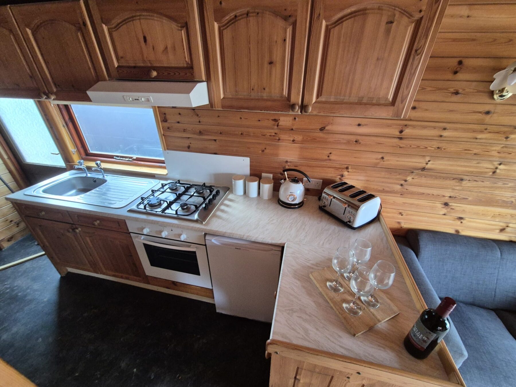 Pinelog Lodge Single - Image 3